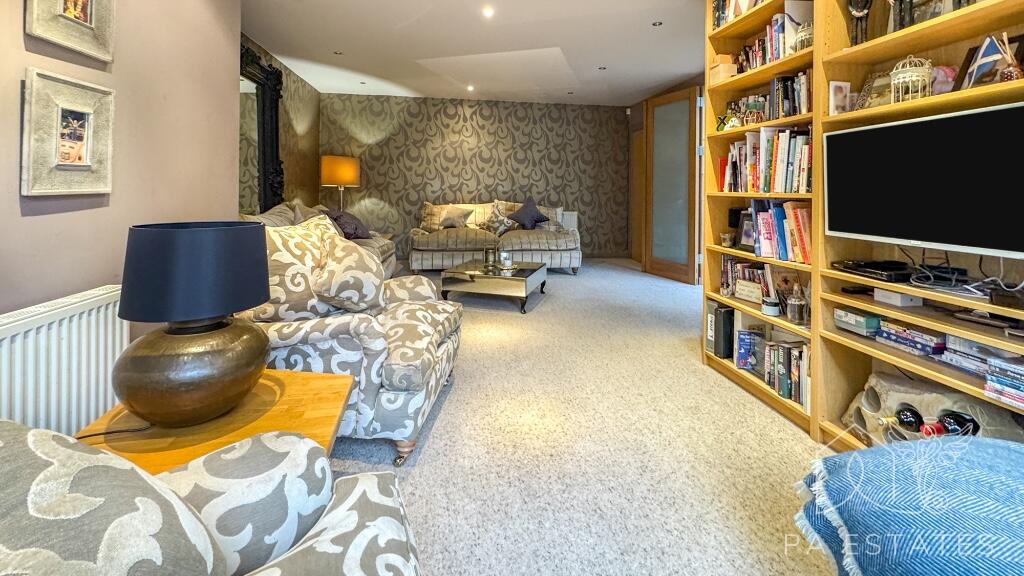 Reception room.