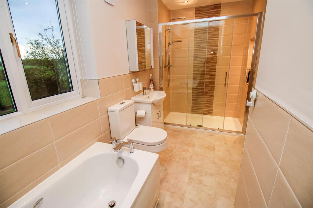 EN SUITE BATHROOM/W.C.