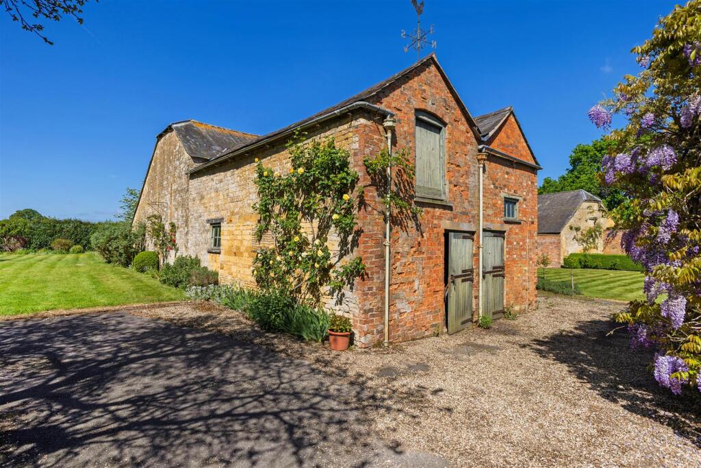 Stable &amp; Workshop.jpg