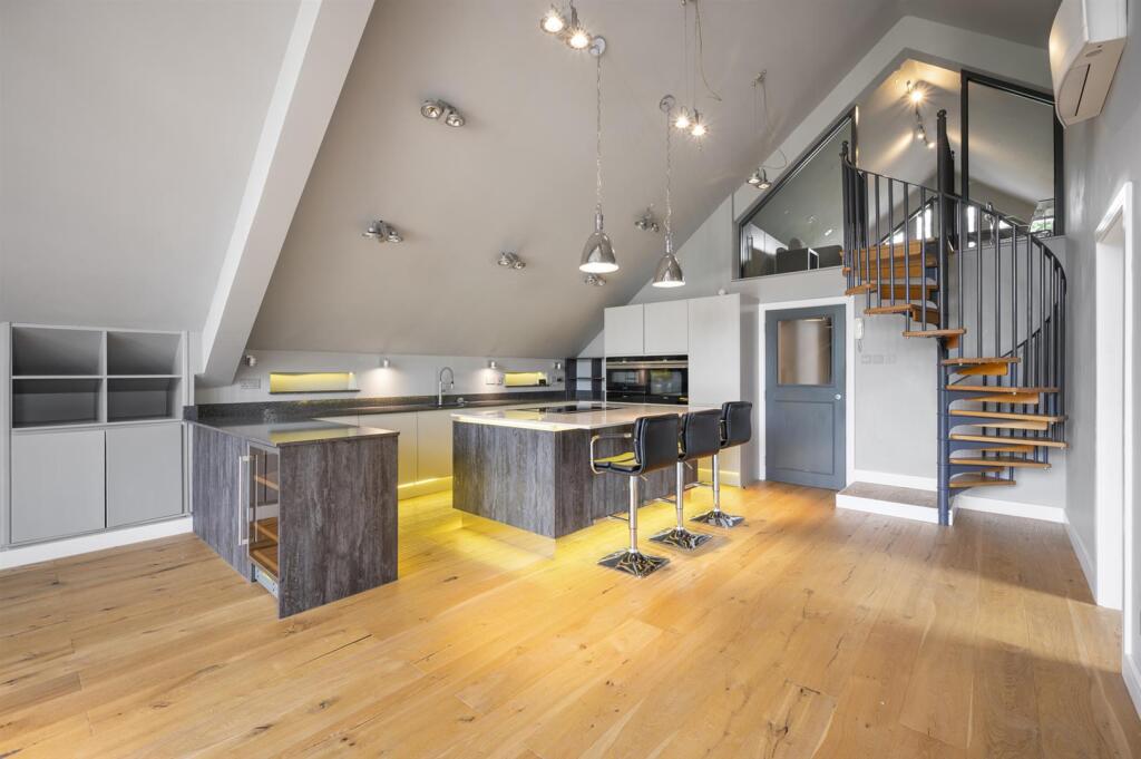 Saxton MeeThe Penthouse-0031.jpg