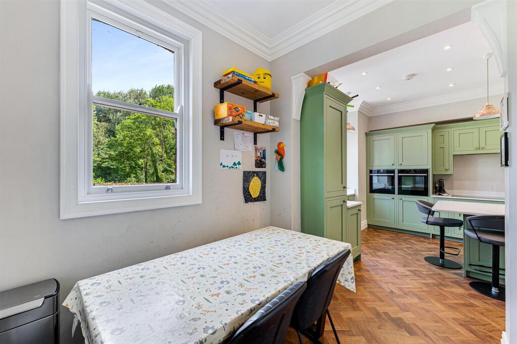 Breakfast Kitchen Aspect 5