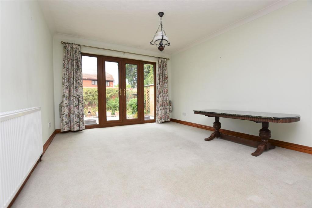Dining Area.jpg