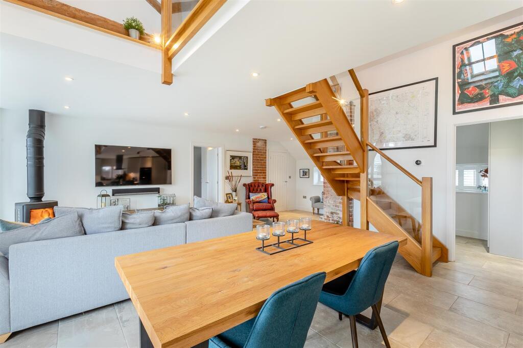 8639408-interior07.jpg
