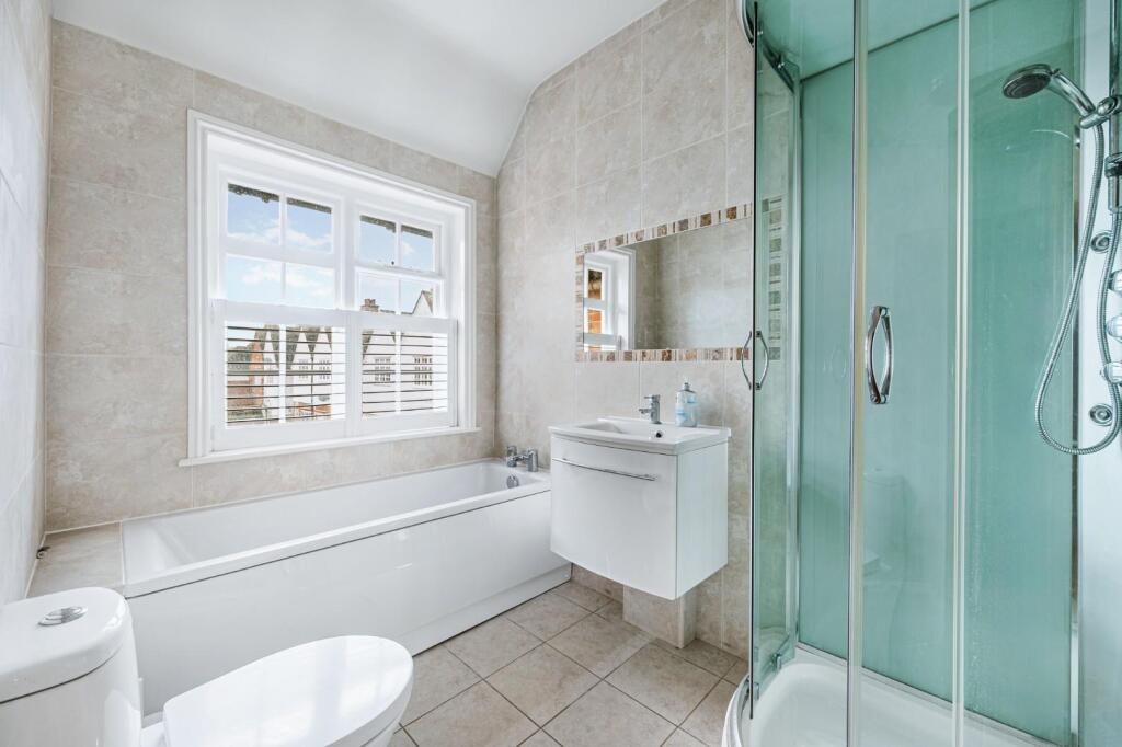 32 Holyoake Walk-14.jpg