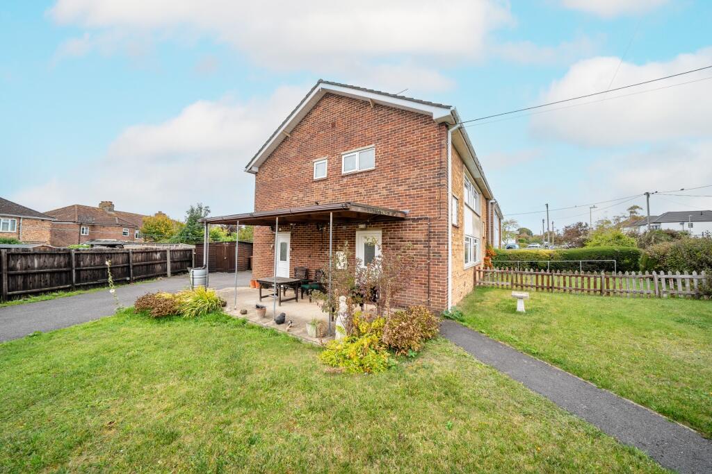 Meadow Way, Andover, SP10 3BZ