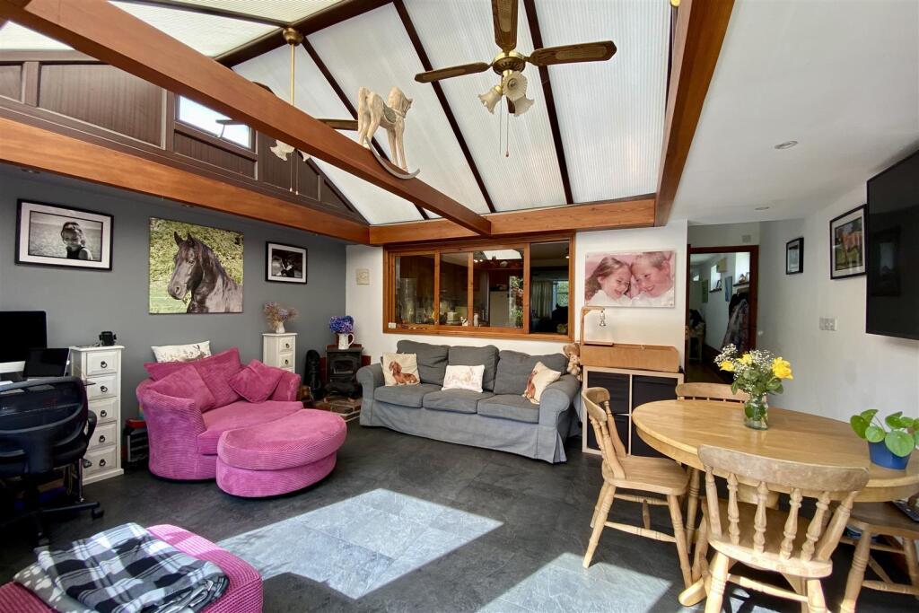 Conservatory/Day Room