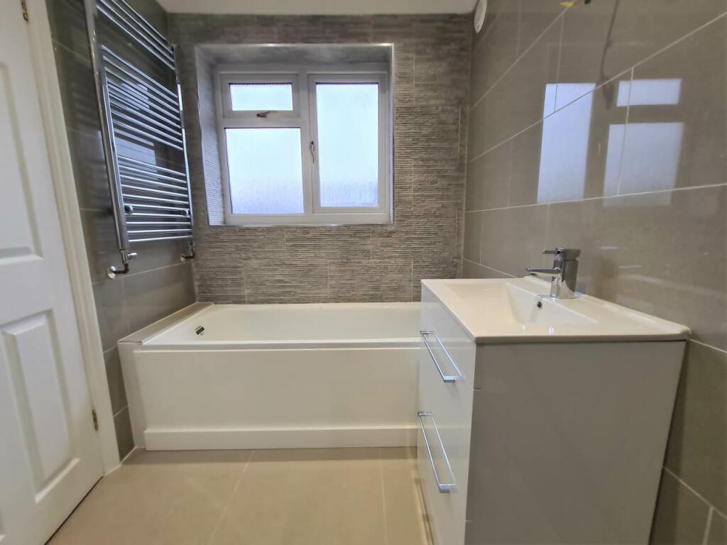 Bathroom image 4
