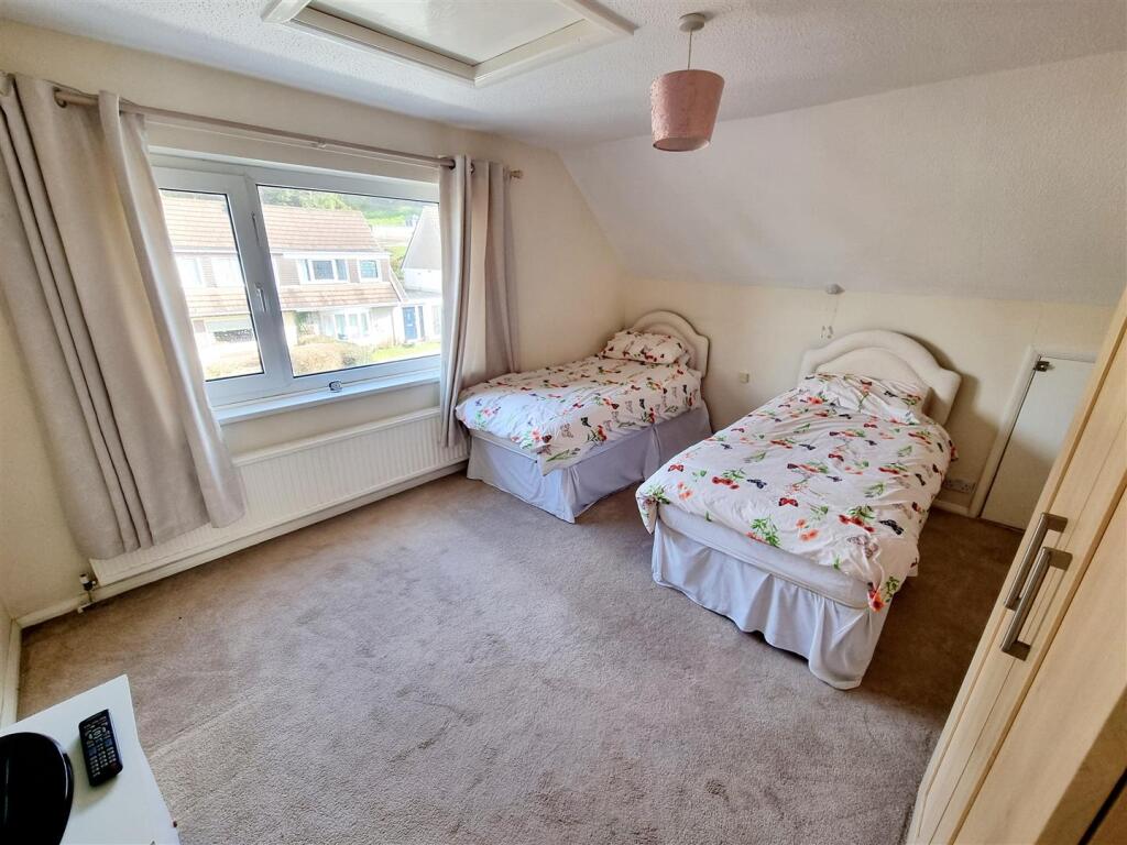 Bed 3.jpg