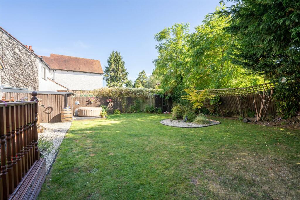 157 Broad Lane - by Visually Rich 02016.jpg