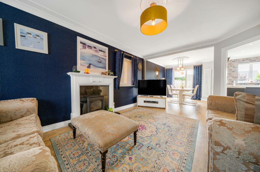 Living Room/Dining