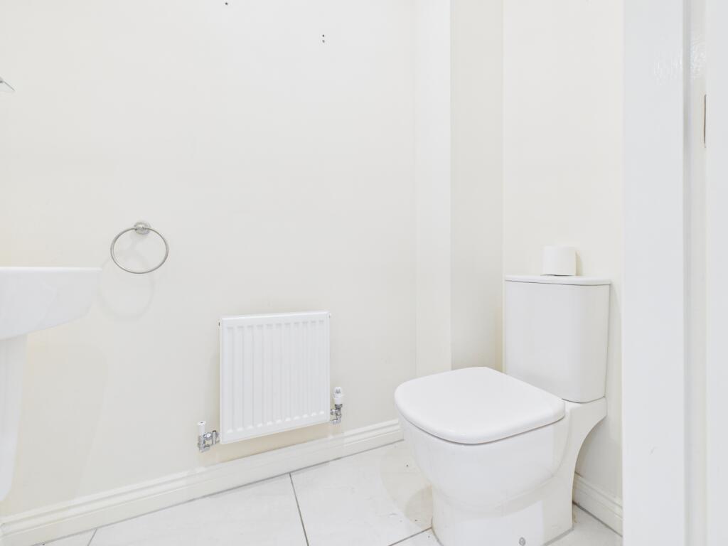 CAM03729G0-PR0178-STILL009