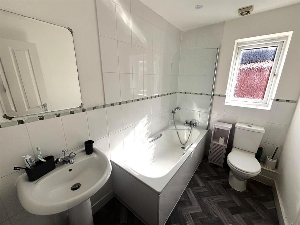 Melford Bathroom.jpg