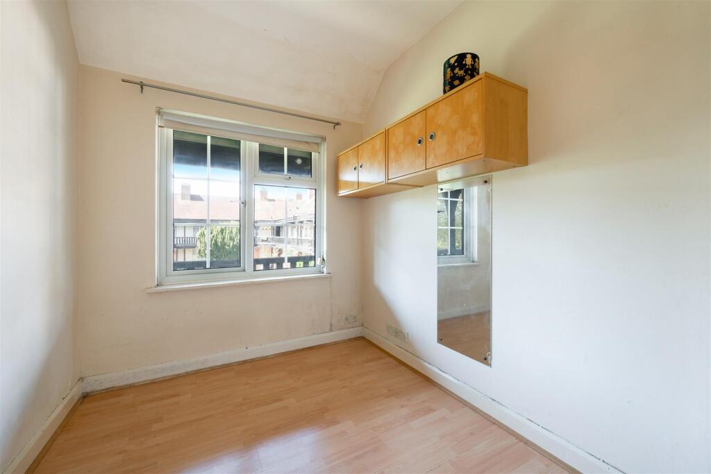 COURT FARM GARDENS (1).jpg