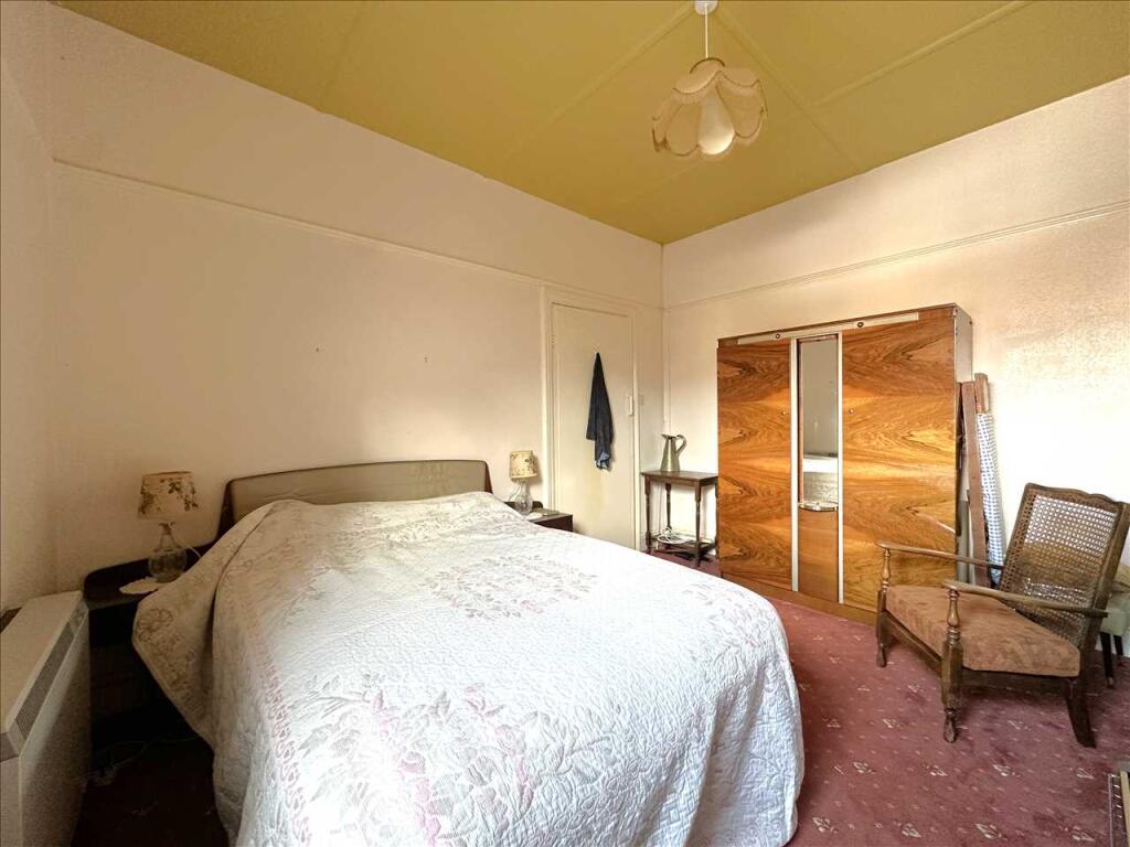 Bedroom (rear)