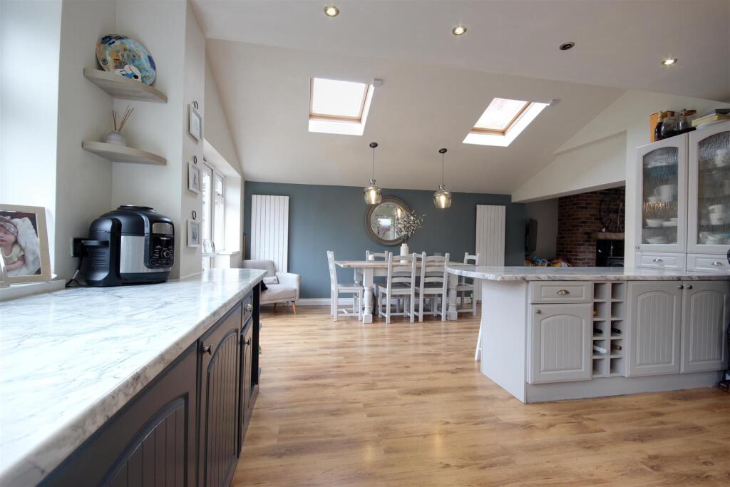 COMBINED KITCHEN &amp; DAY ROOM