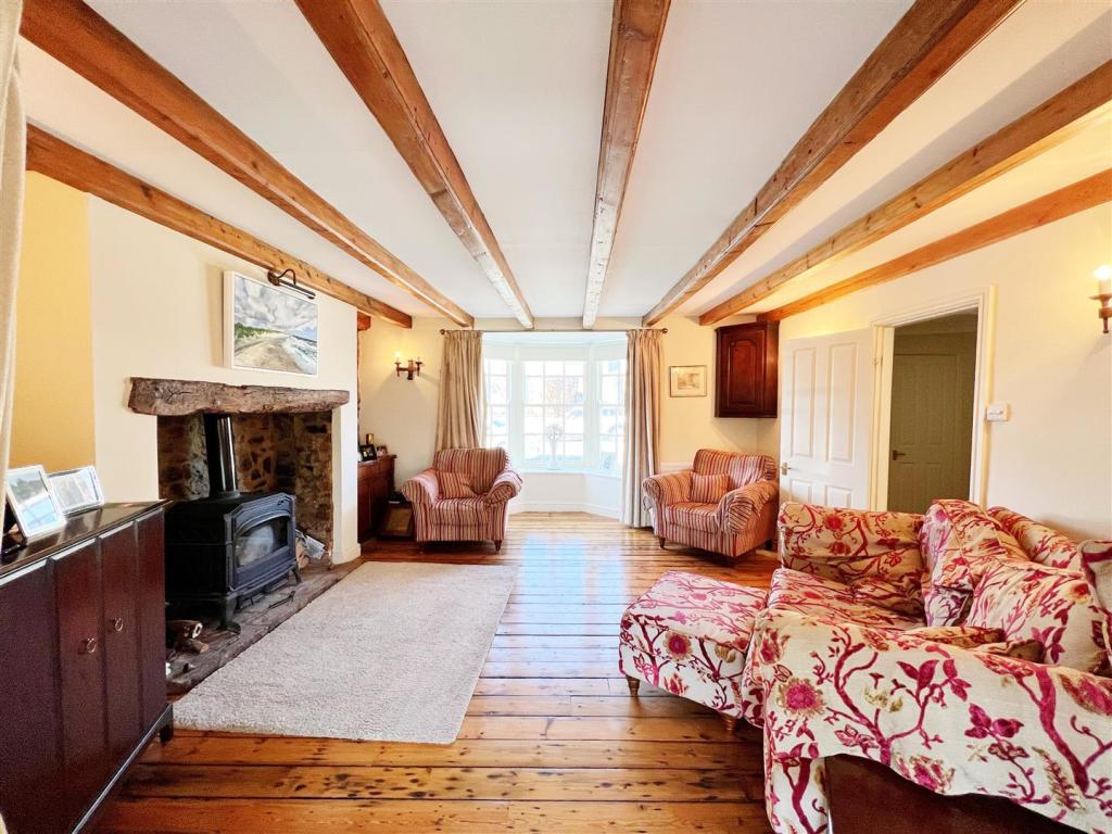 Lounge 4.jpg