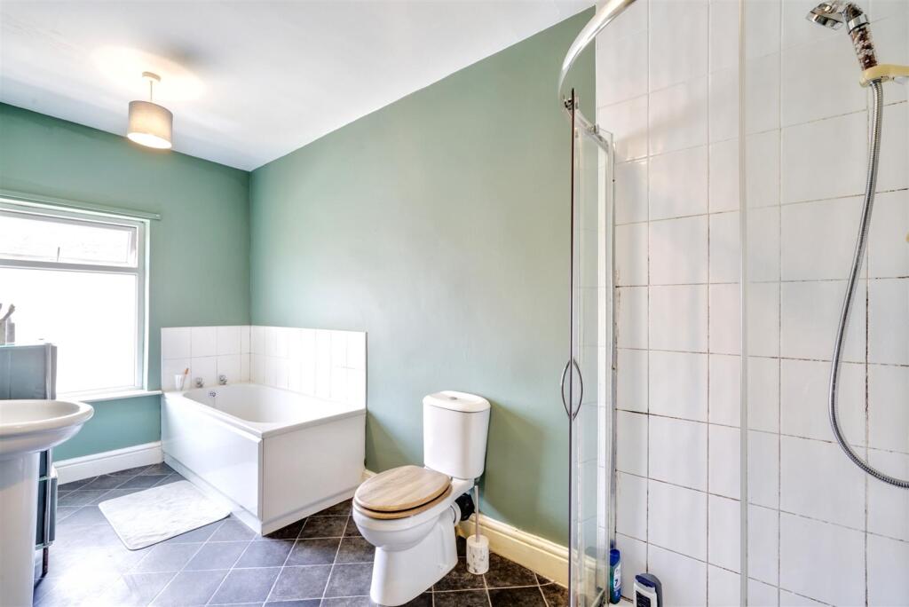 Bathroom 1_1.jpeg
