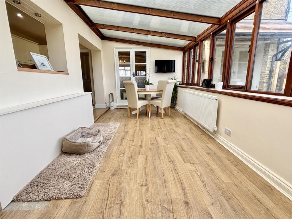 Conservatory/Dining Area