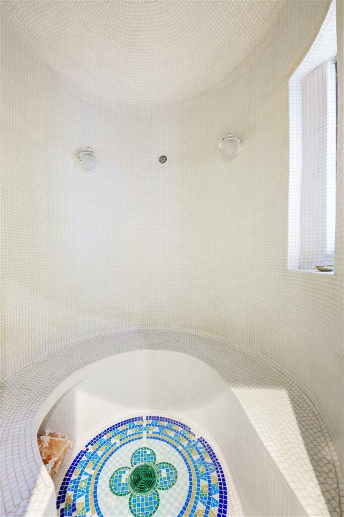 apartment 16 rose square 2598 steam room.jpg