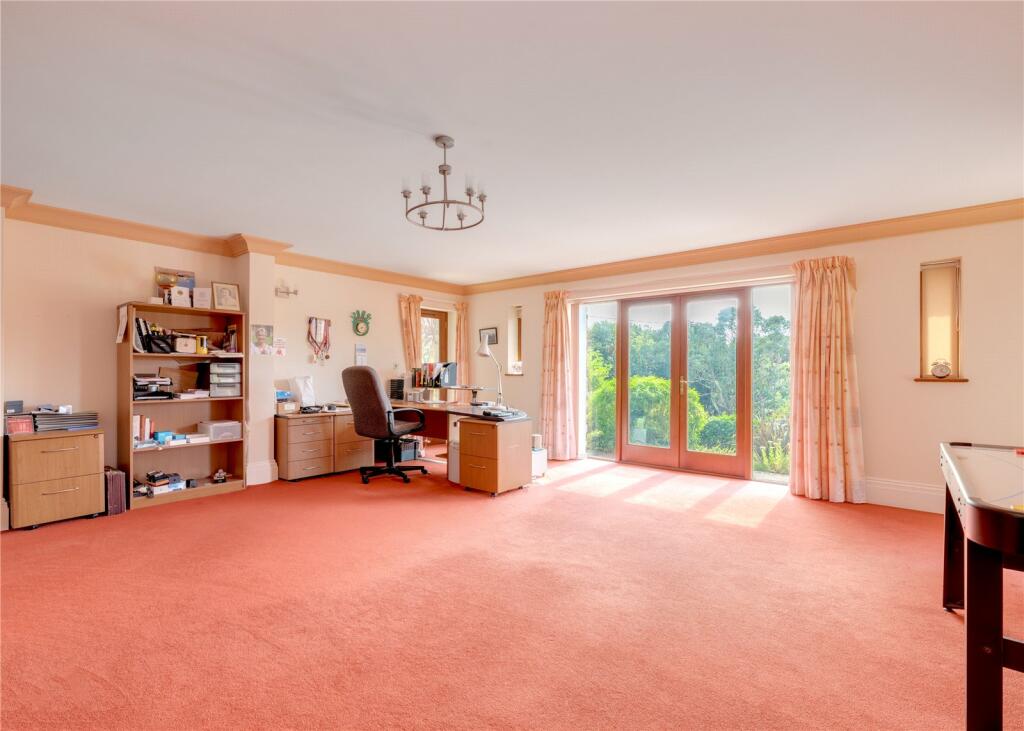 Bedroom / Office