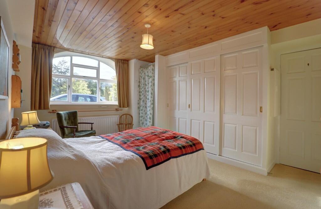 Bedroom 1 alt