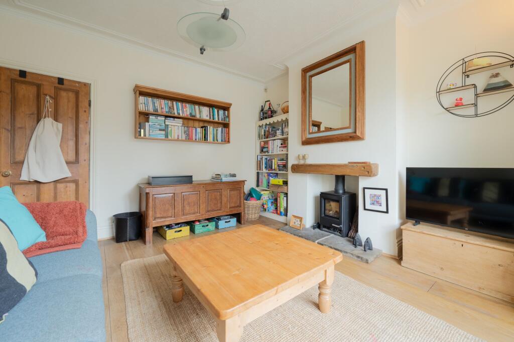KITCHEN, DINER AND LOUNGE