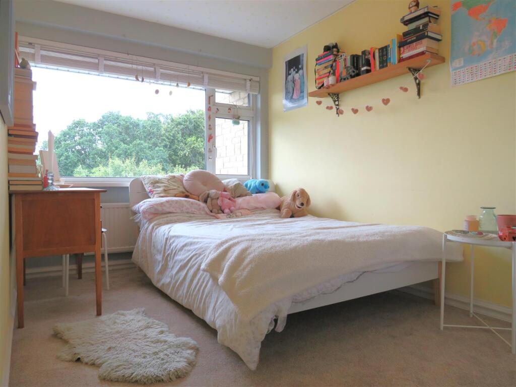 Bedroom 2.JPG
