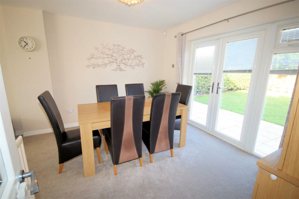Lounge/Dining Room