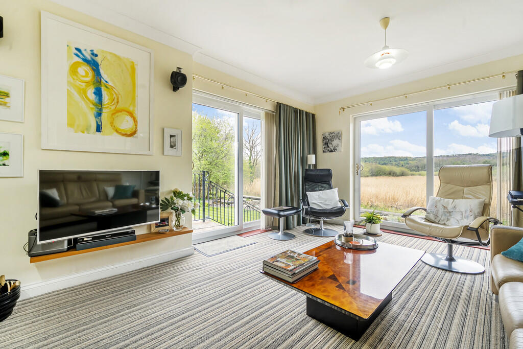 Living/Dining Roo...