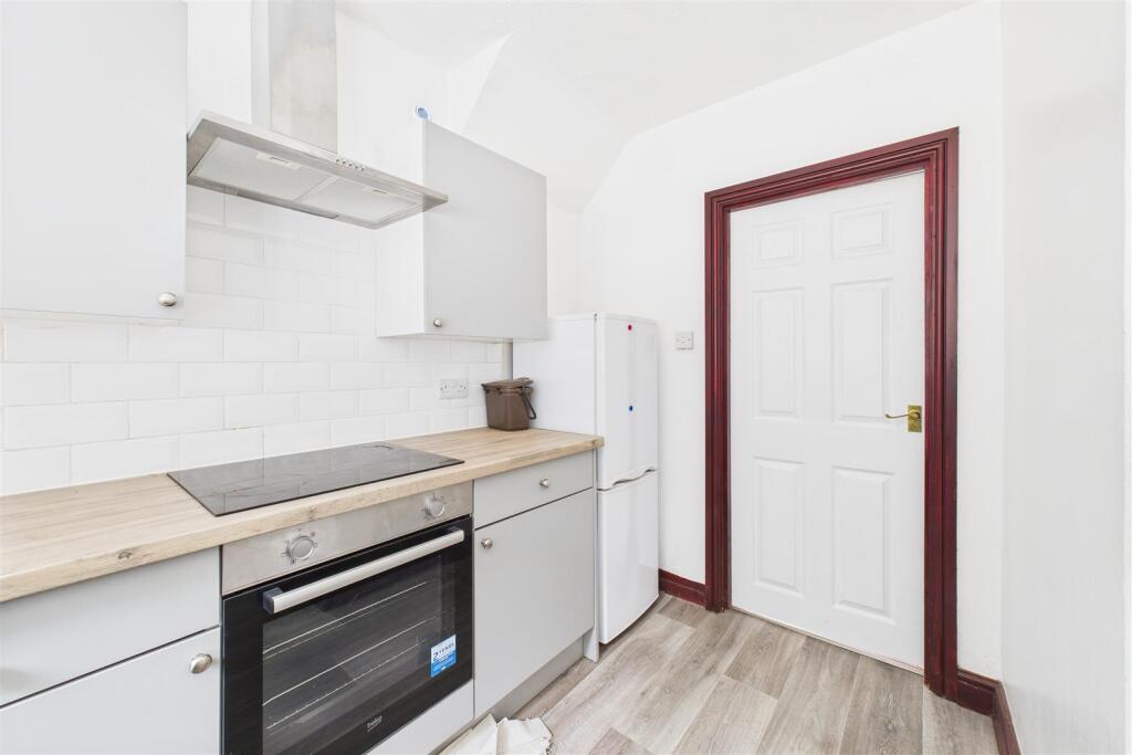 24 Dutton Road, Whitchurch, Bristol BS14 8BW | Lea