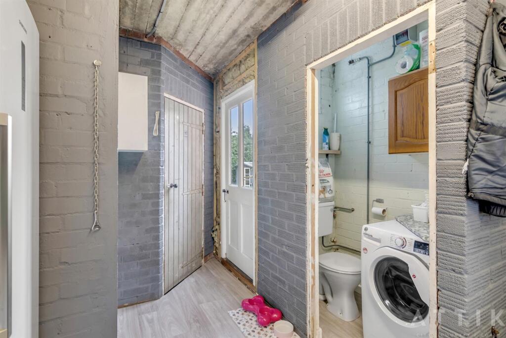 9 Bedingfield Crescent Halesworth IP19 8DZ (20).jp