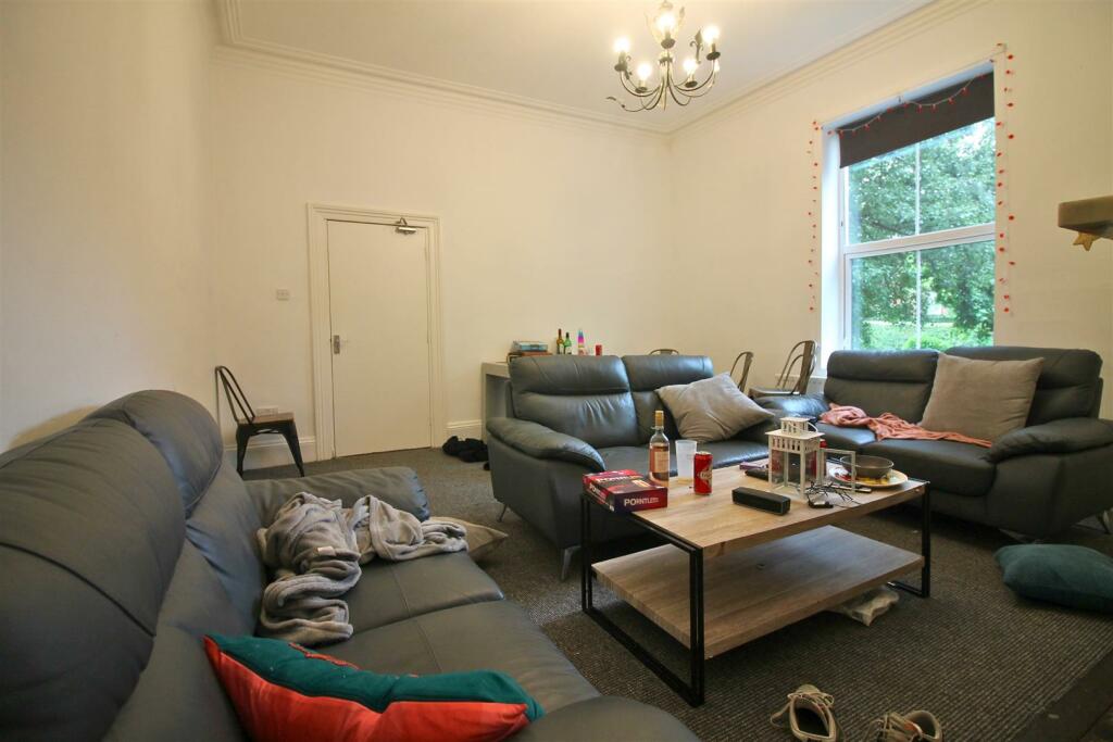20HPT- Living Room 2.jpg