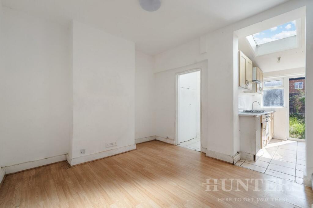 123 Poynton Road N17 9SJ-7.jpg