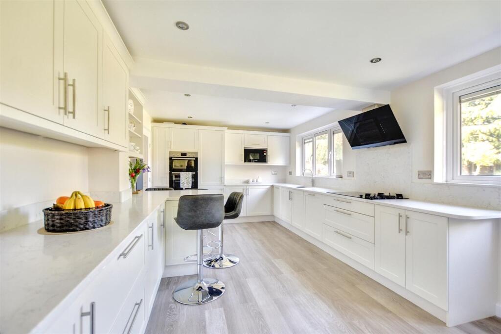 Kitchen_4.jpeg