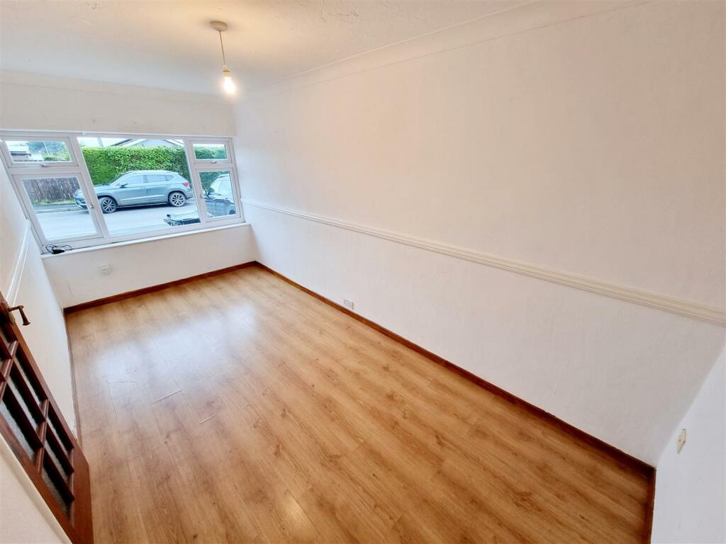 Dining room Bed 4.jpg