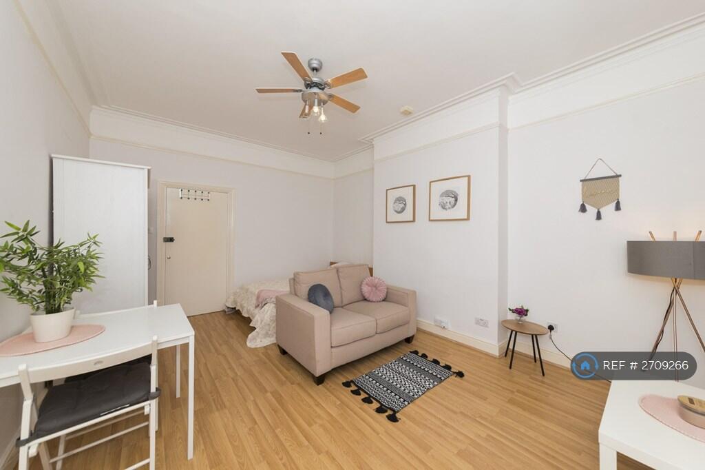 Lounge / Bedroom