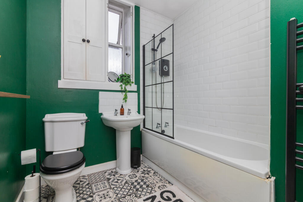 Flat 2 Hill House Stanely Road Paisley PA26HG-1