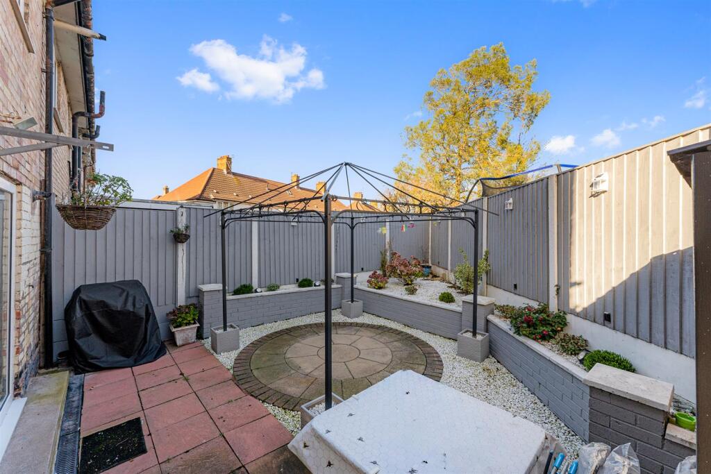 65 Hathersage Road garden 3.jpg