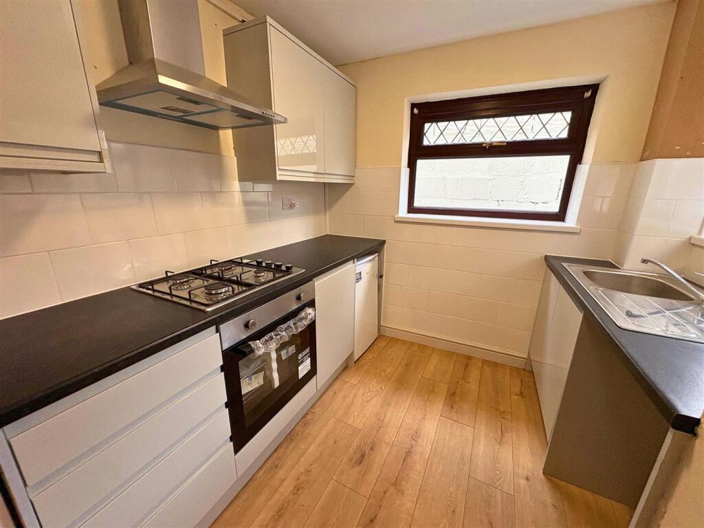 Kitchen c (edit).jpg