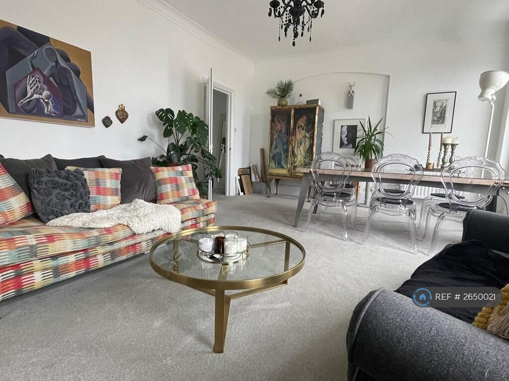Living Room Photo 6