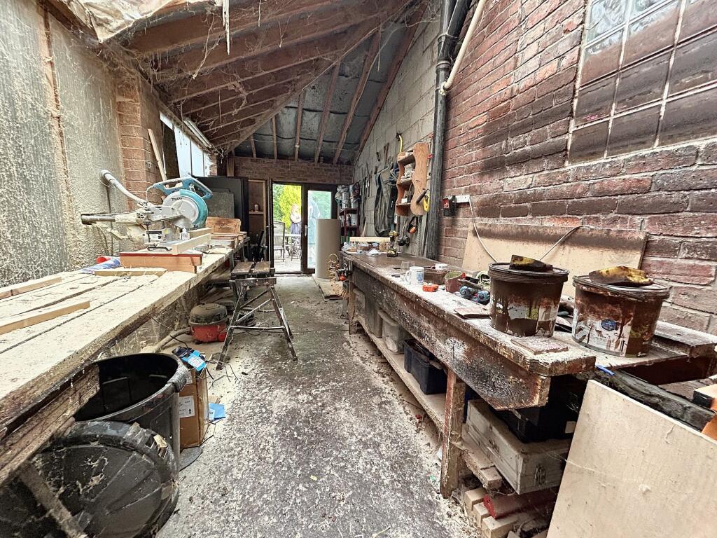 Garage/Workshop