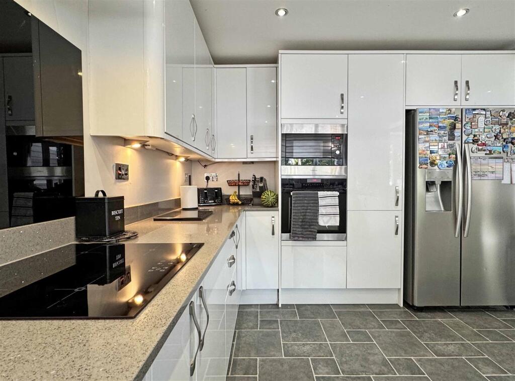 Kitchen c.jpg