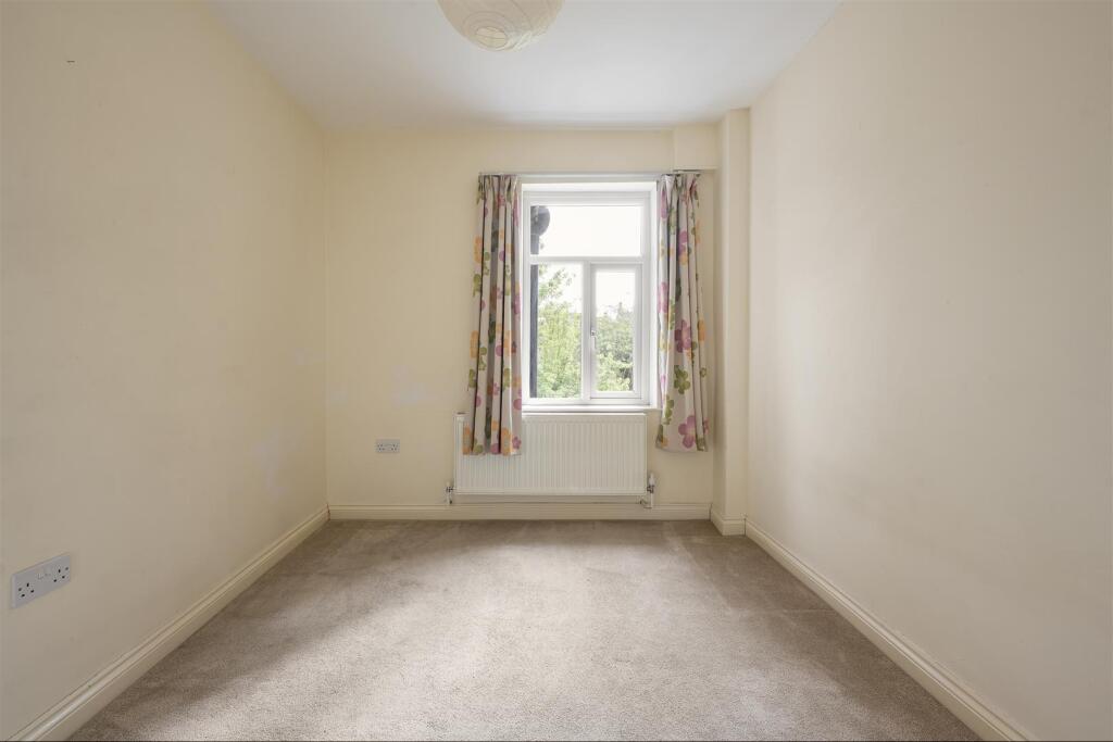 Lyndhurst Road, E4