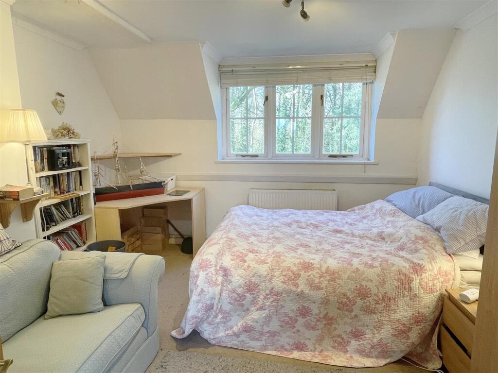 Bed 5.JPG