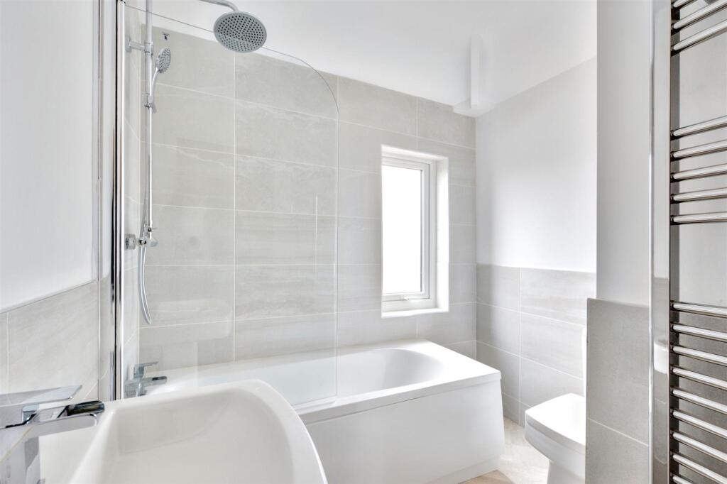 Bathroom_5.jpeg
