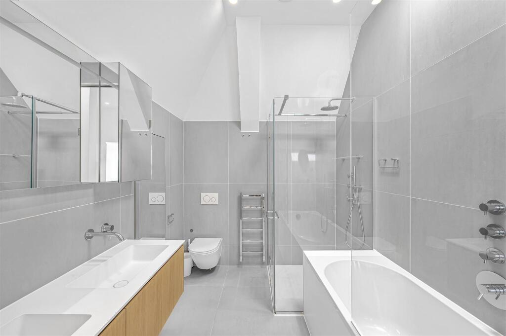 bathroom2 (1).jpg