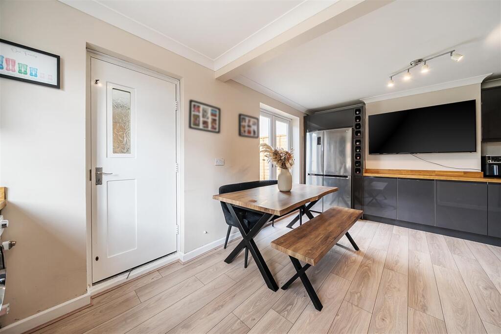 KITCHEN/DINER