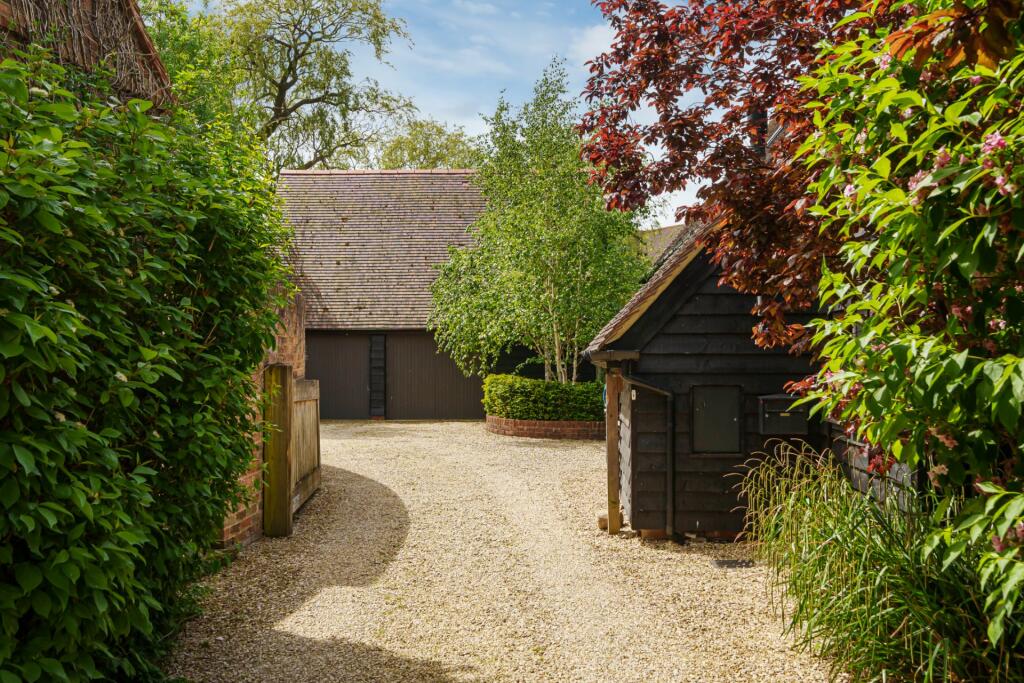 Garage/Front Aspect