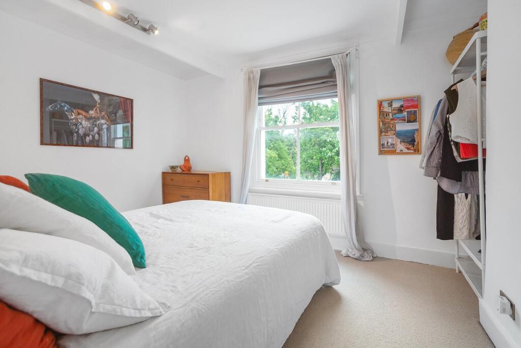 Bedroom (1).JPG