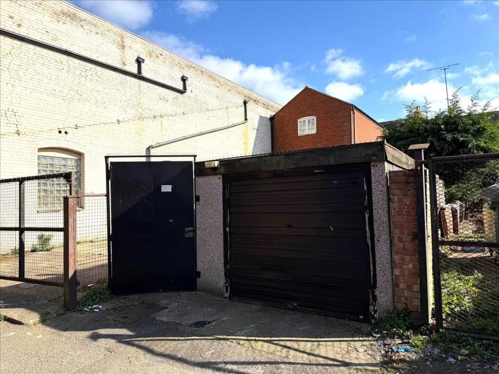 DETACHED GARAGE